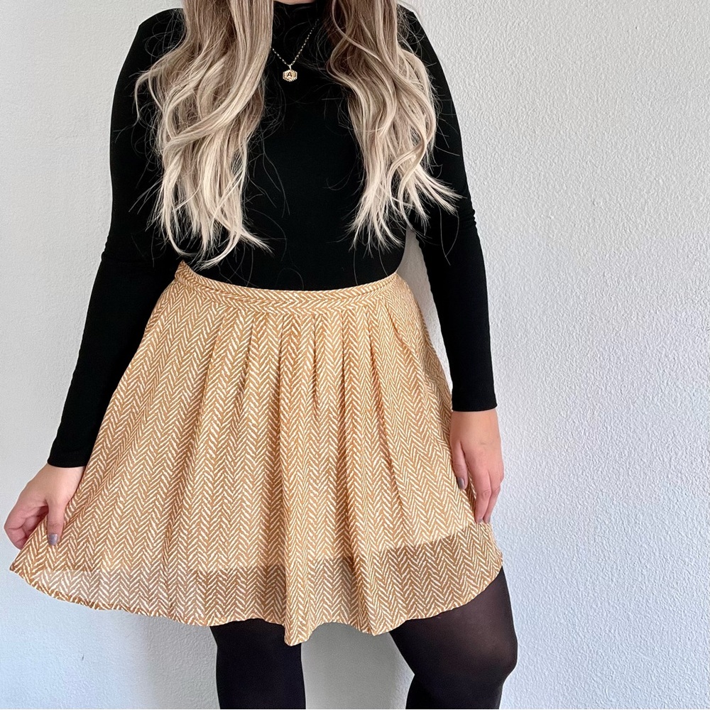 Old Navy Mini Pleated A-Line Yellow Skirt Size Small